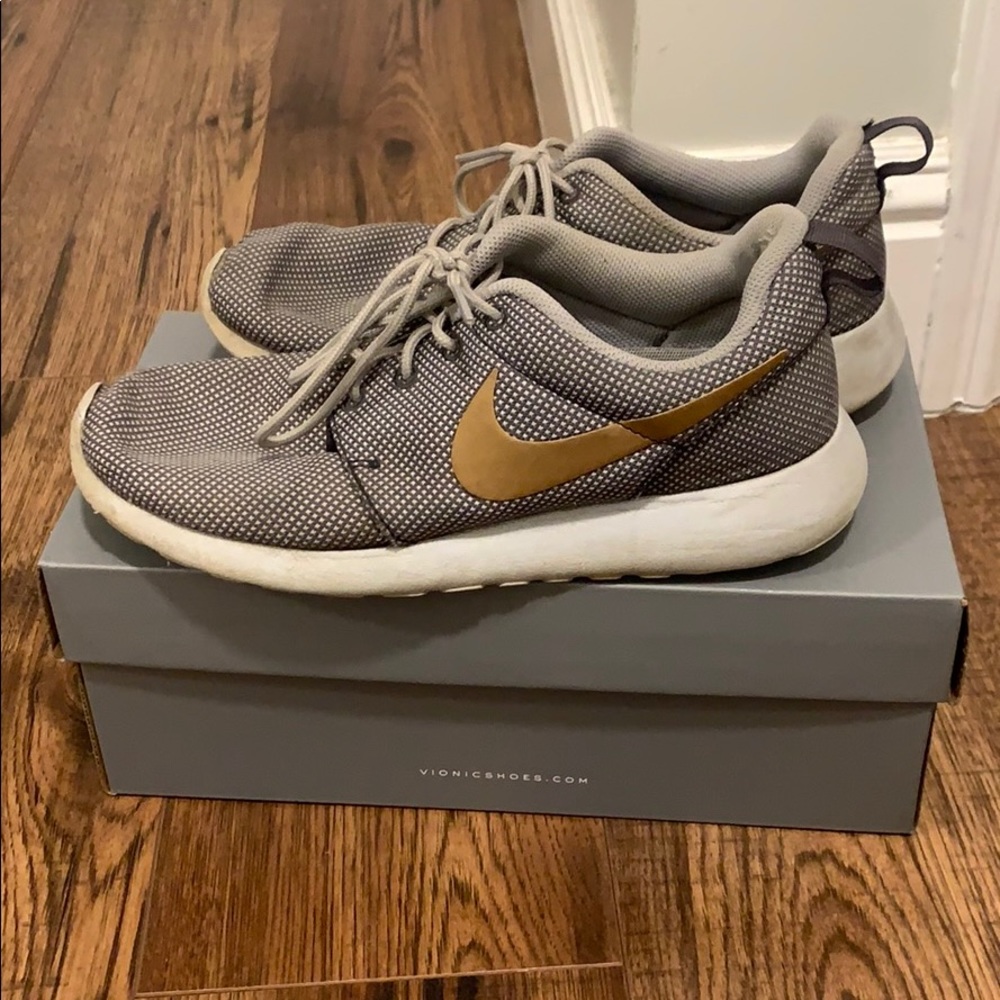 Nike Roshe Sneakers